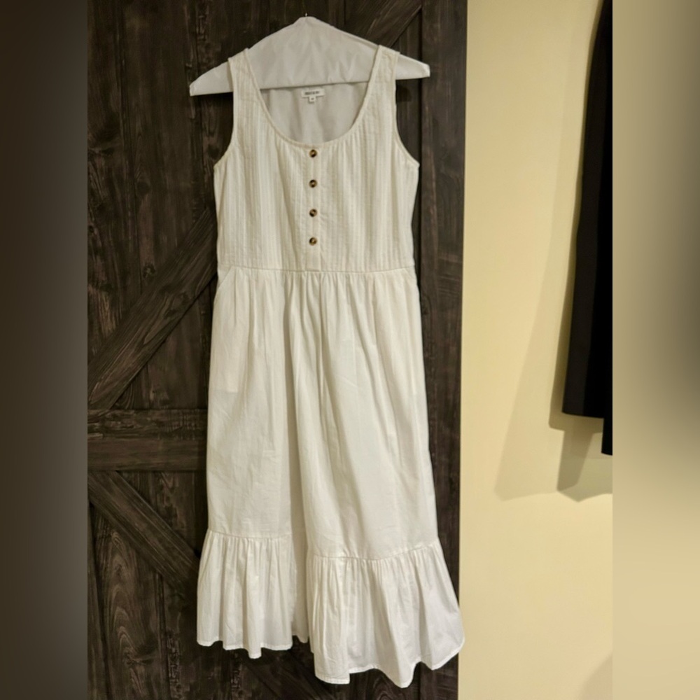 White Sleeveless Button-Down Dress size M